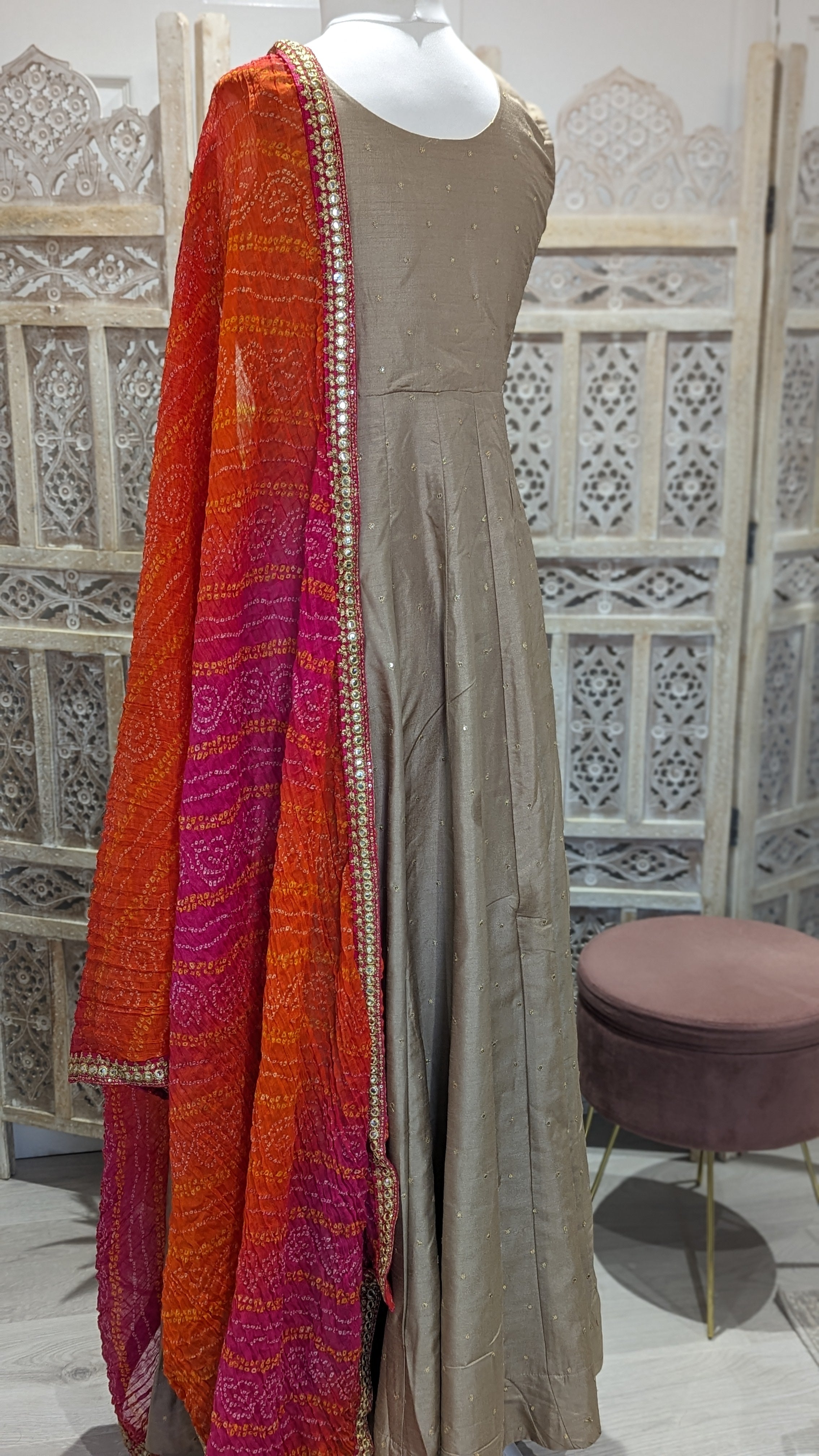Gown with Pink\Orange Bandhani Dupatta. Size 8-10 (bust 38")