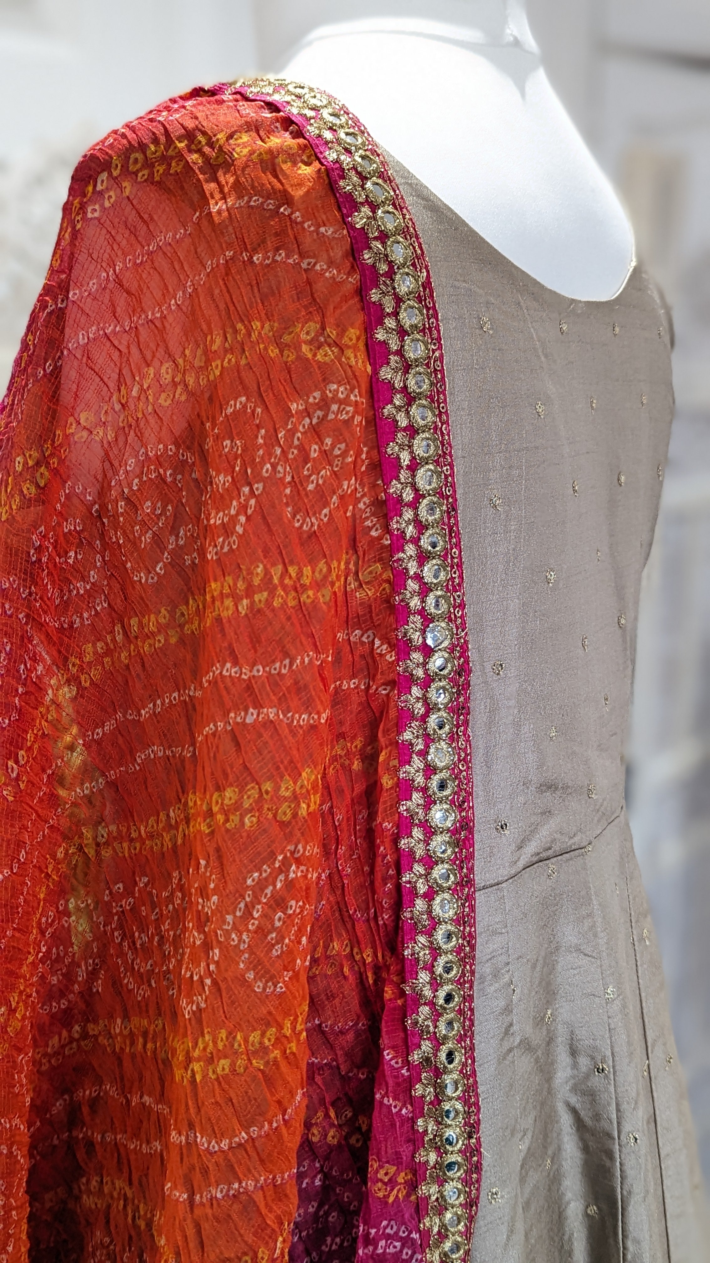 Gown with Pink\Orange Bandhani Dupatta. Size 8-10 (bust 38")