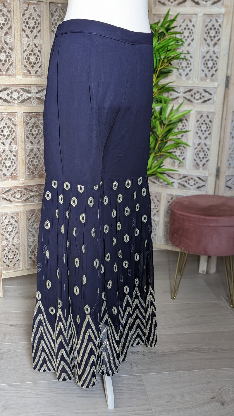 Contrast Geo Sequin Gharara Set. Size 12-14 (bust 42")