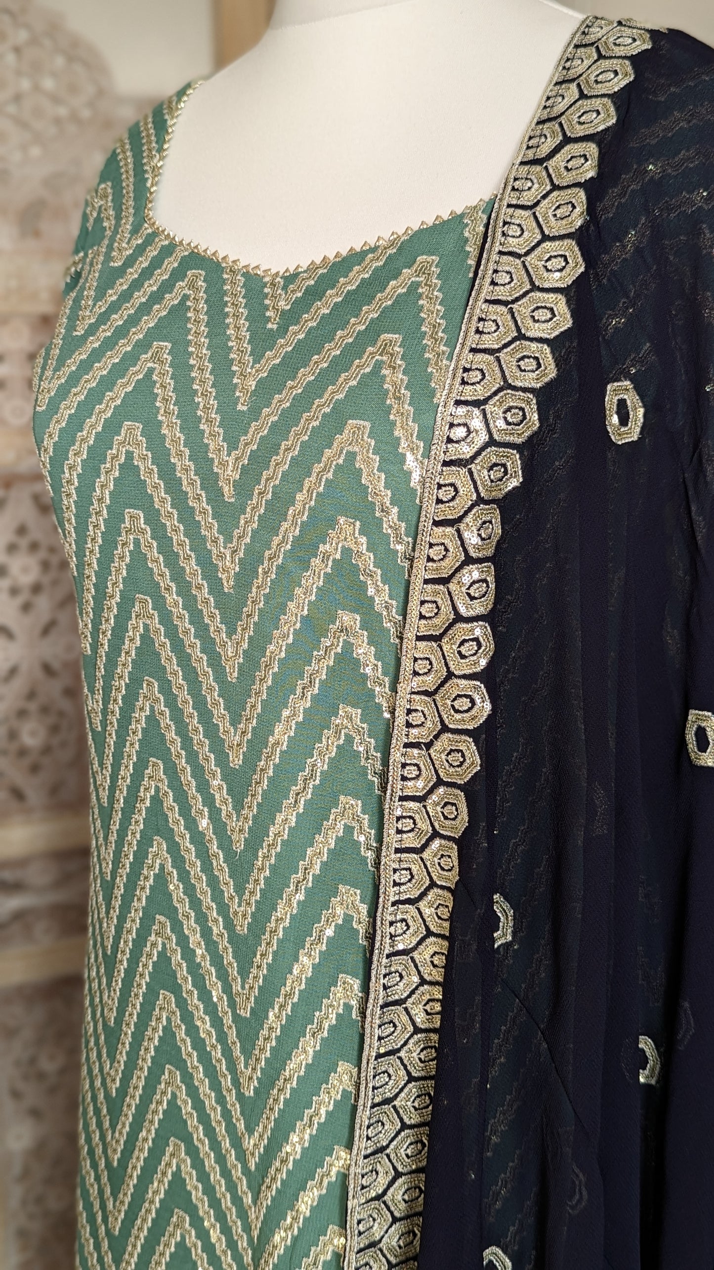 Contrast Geo Sequin Gharara Set (12-14)
