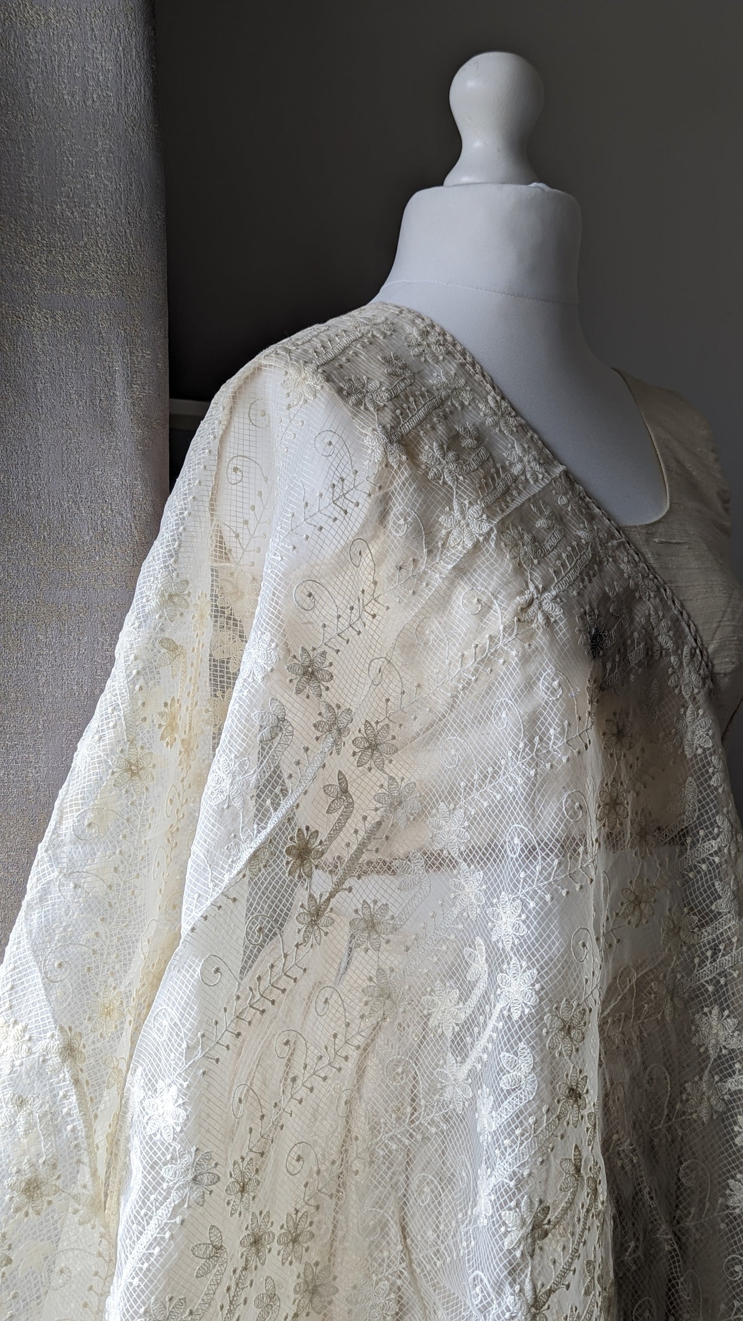 Lucknowi Embroidered Dupatta / Shawl
