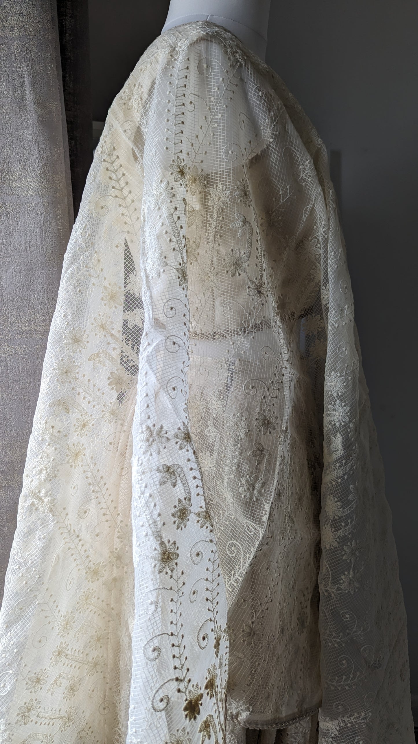 Lucknowi Embroidered Dupatta / Shawl