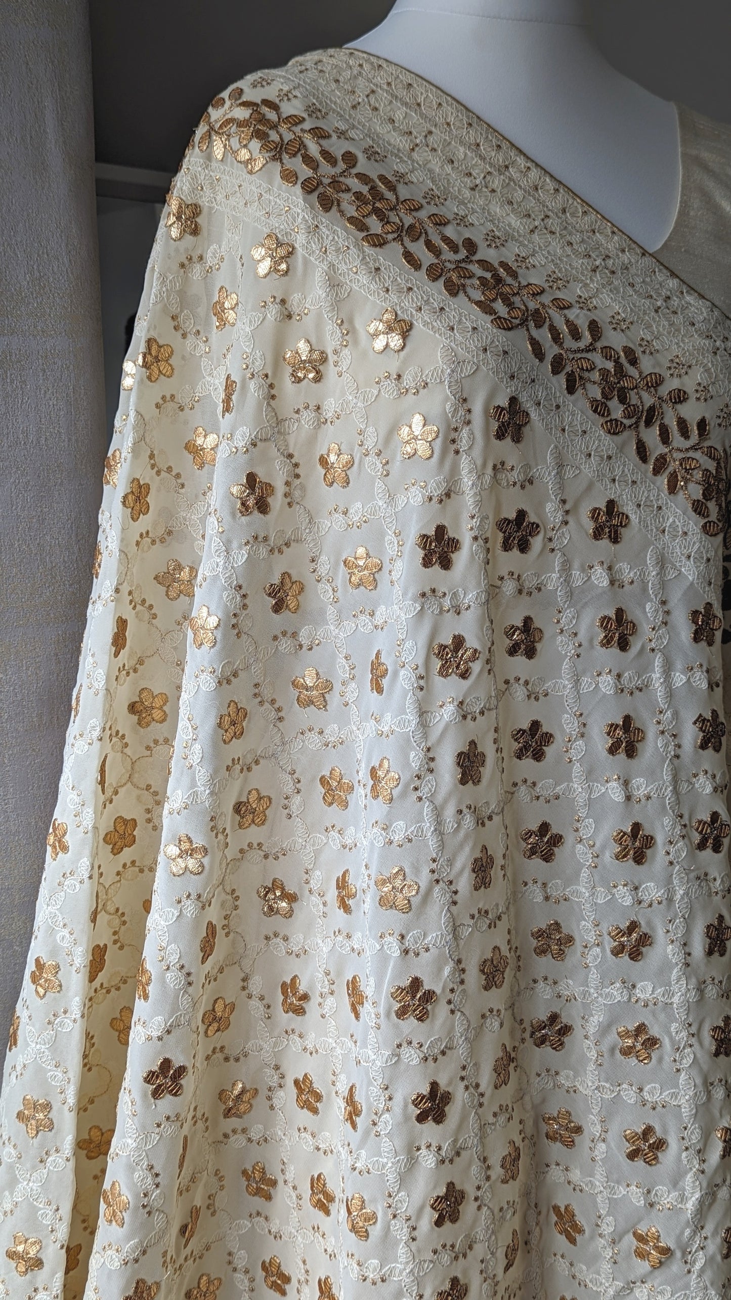 Chikankari Gota Pati Dupatta (Shawl) - Cream