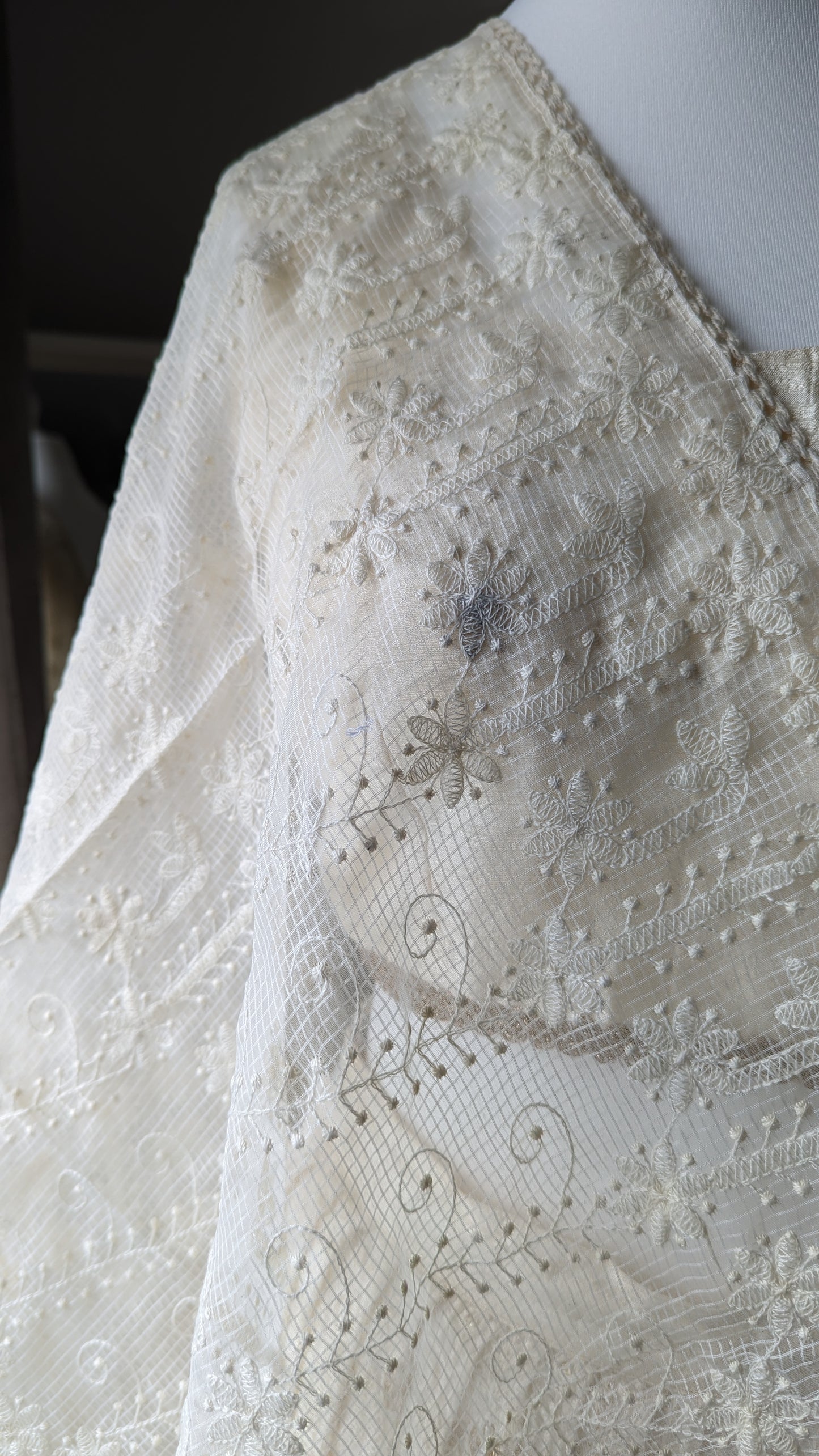 Lucknowi Embroidered Dupatta / Shawl