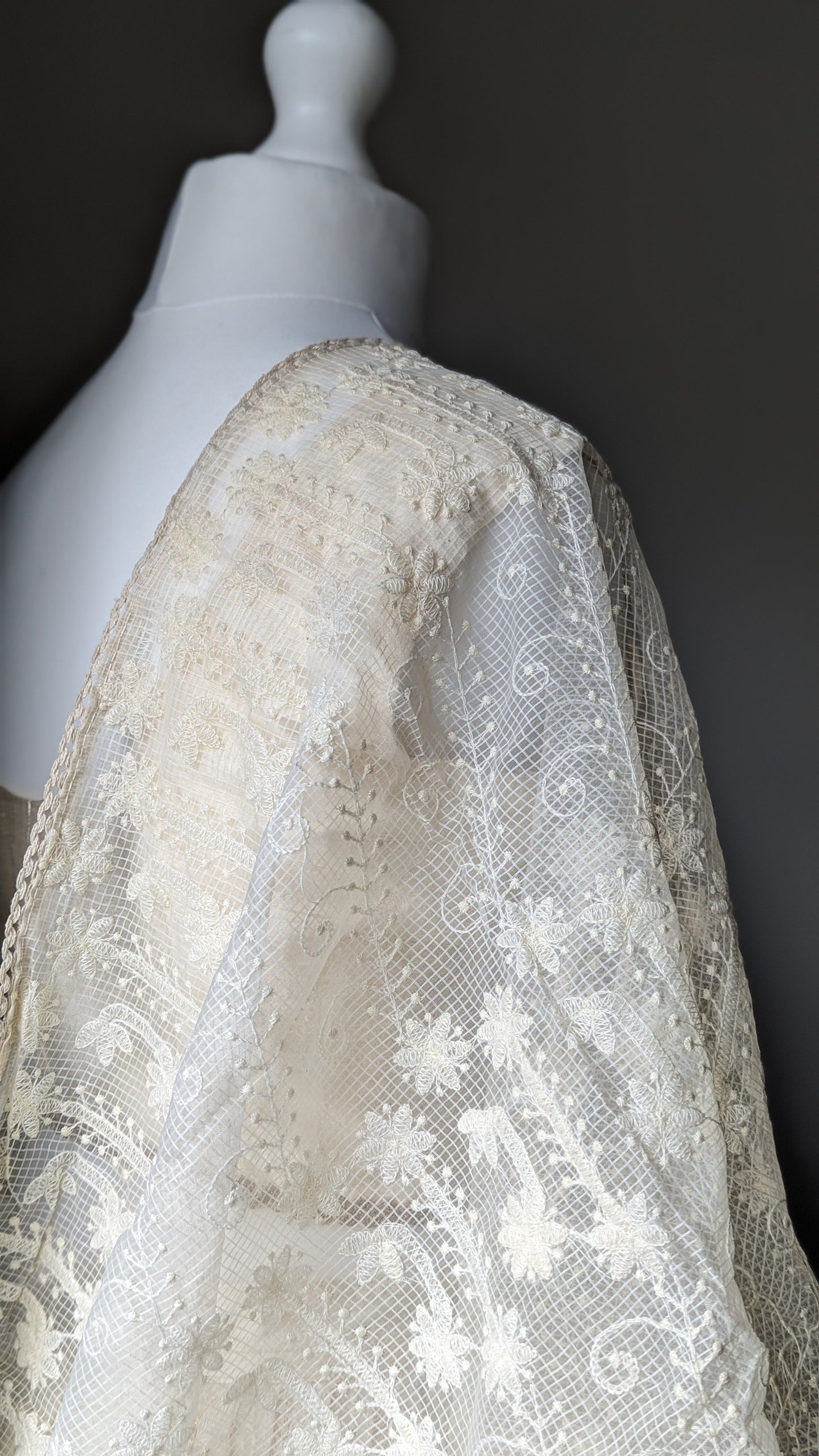 Lucknowi Embroidered Dupatta / Shawl