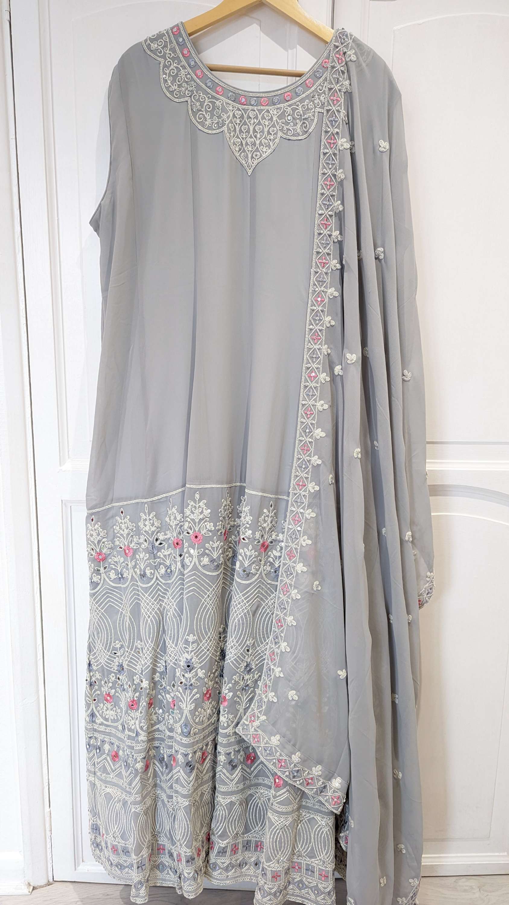 Luxury Grey Deco Embroidery Gown (24-26)