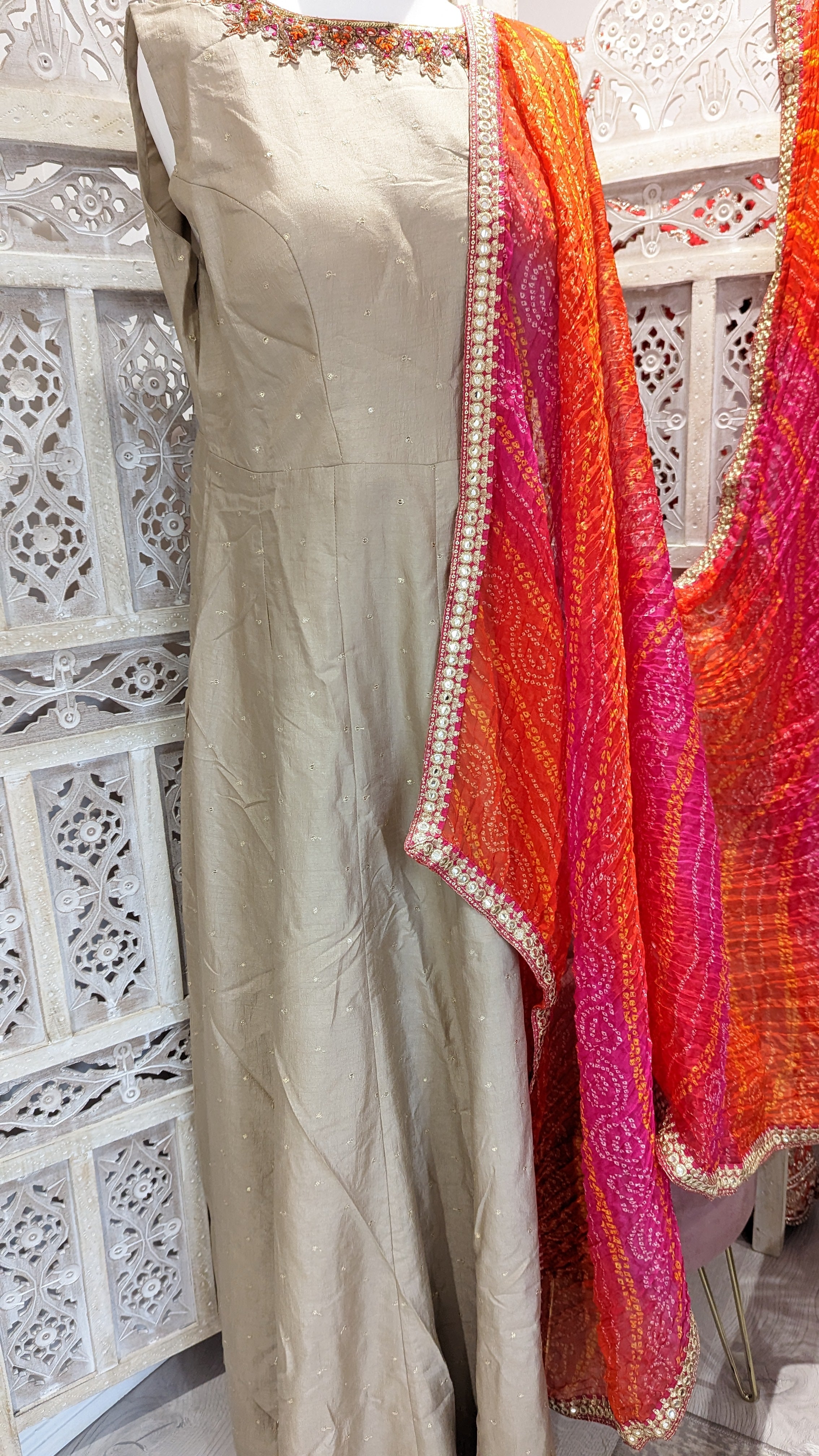 Gown with Pink\Orange Bandhani Dupatta. Size 8-10 (bust 38")